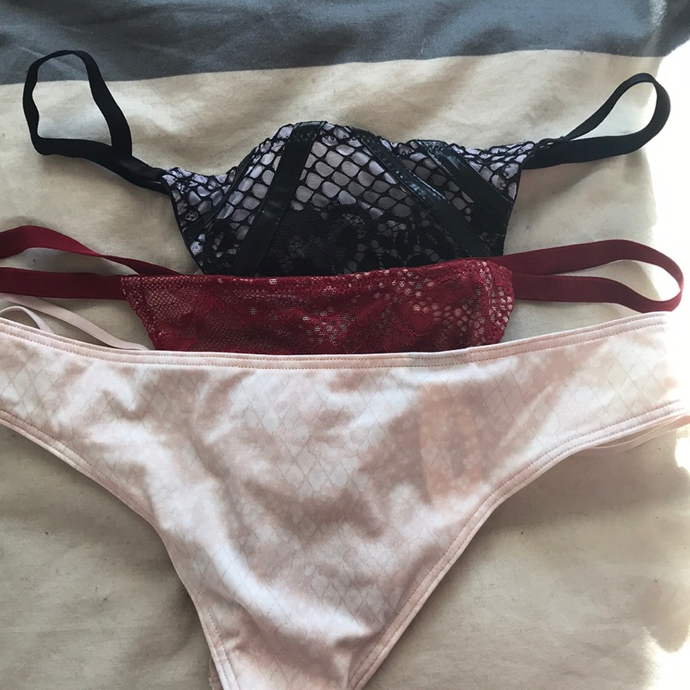 Victoria’s Secret Very Sexy V-String Set
