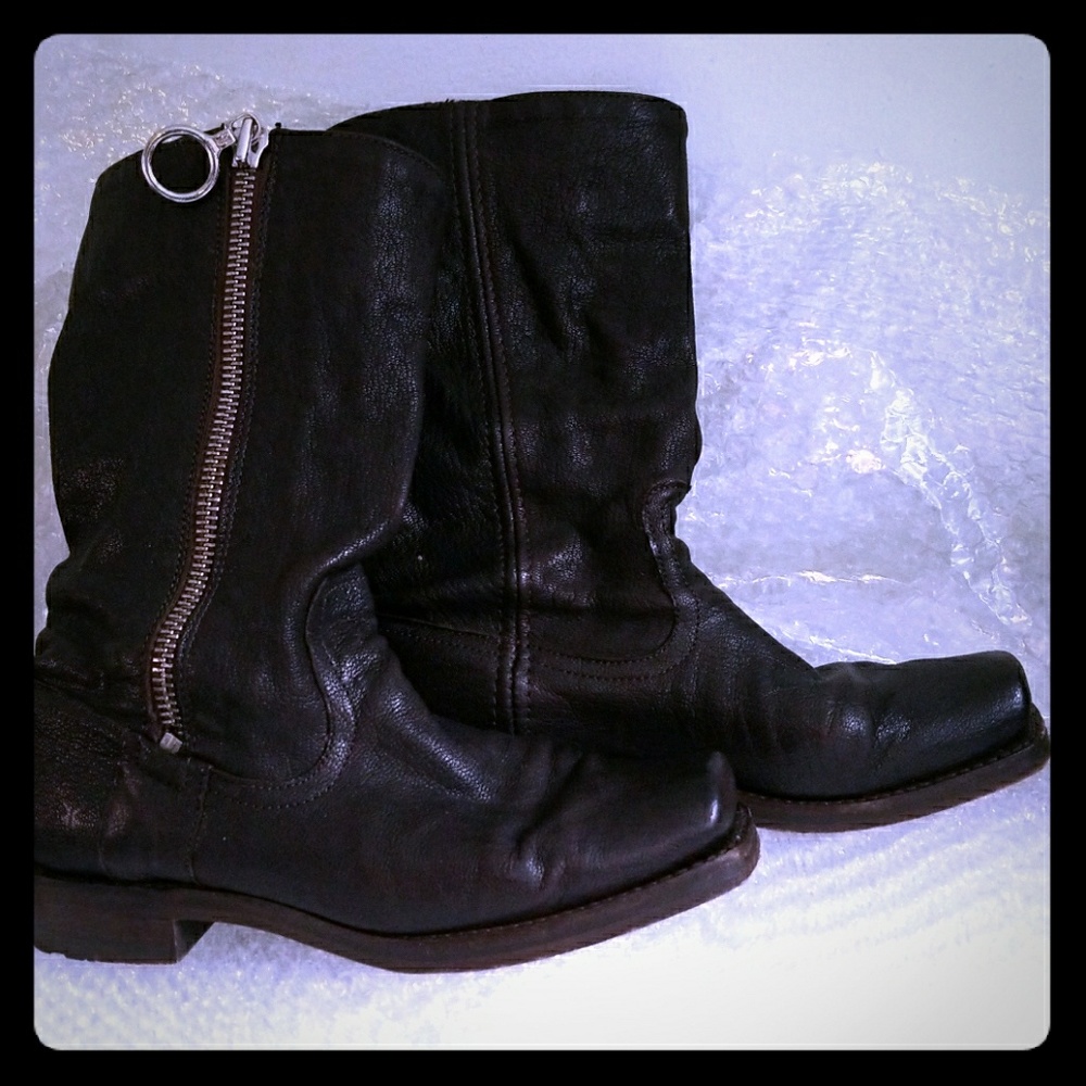 Frye 7 B side zipper