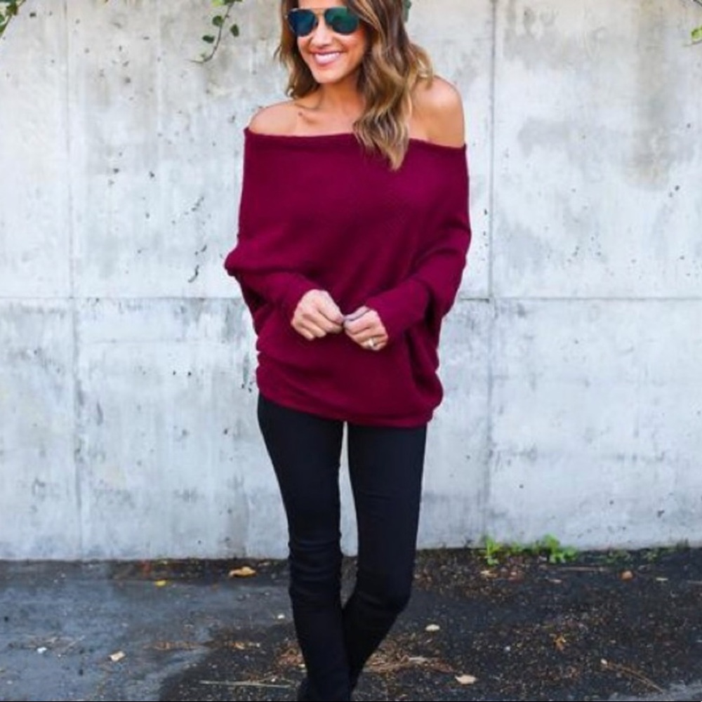 🎈SALE 🎈Gorgeous Off The Shoulder Sweater - Picture 3 of 7