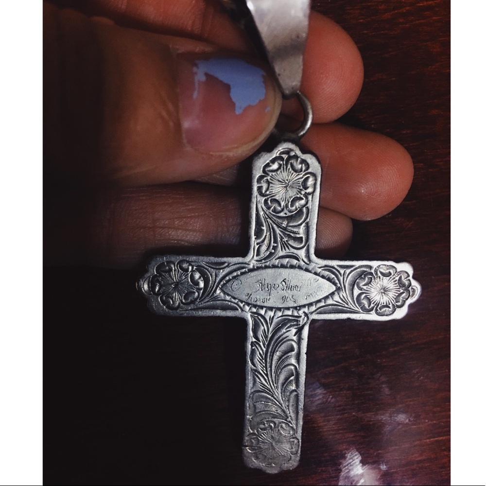 Hyo silver cross necklace