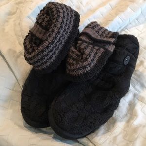 Uggs black sweater boots. Great boots!  Size 9 USA