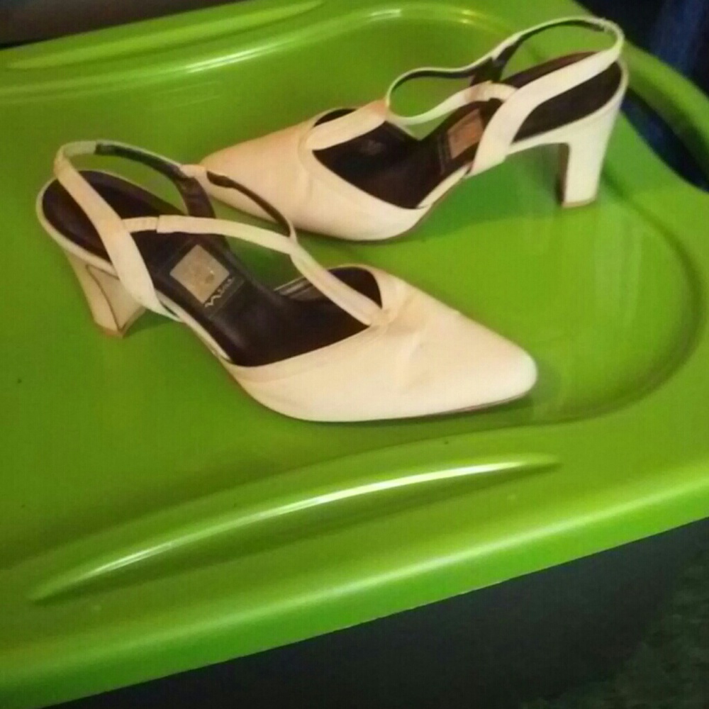 Size 8 cream genuine leather pumps
