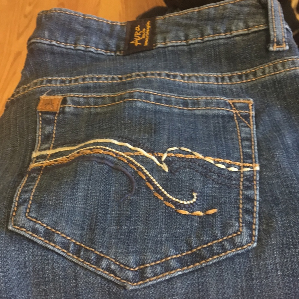 Aura jeans