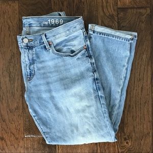 Sexy Boyfriend Gap Jeans, light wash.