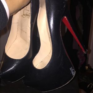 Christian Louboutin daffodile 100% authentic