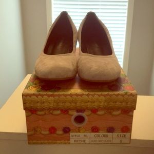 Beautiful Jeffrey Campbell Suede pumps