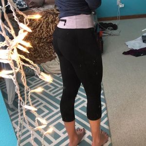 Black cropped lulu leggings