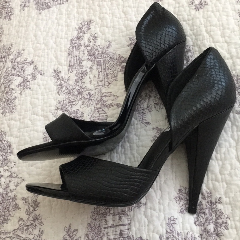 Snakeskin Black OpenToe Steve Madden Stilettos NWT