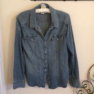 Levi’s pearl snap top