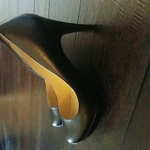 Like New Marc Fisher Pumps 8.5 M