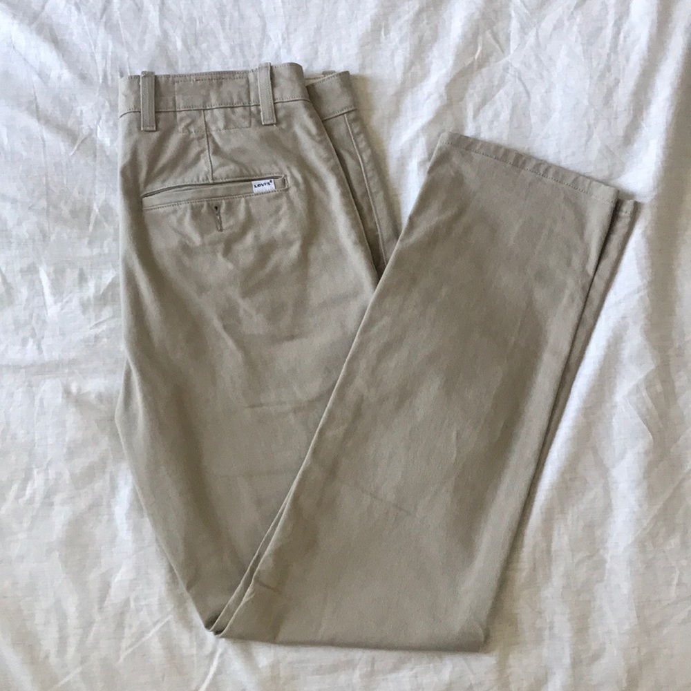 levi’s khaki chino 32x32