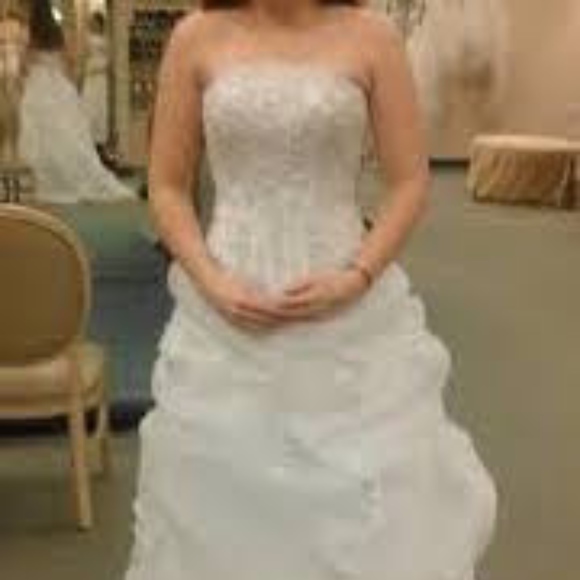 DAVIDS BRIDAL STRAPLESS WEDDING DRESS WITH 3 TEIR - Picture 3 of 7