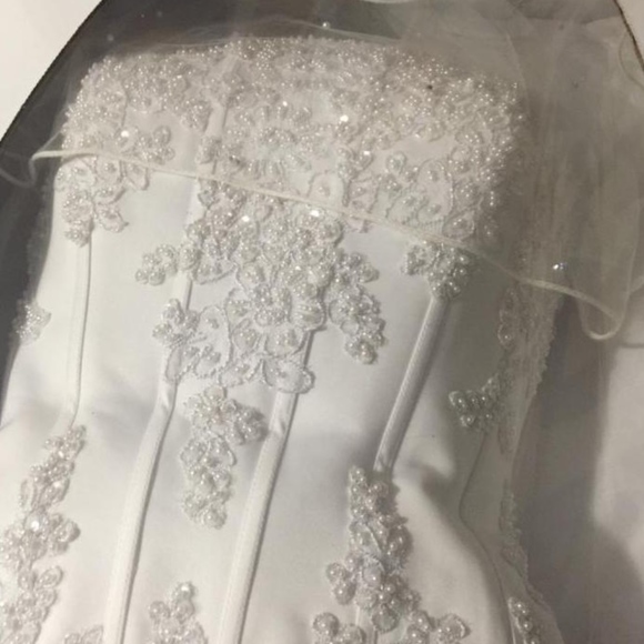 DAVIDS BRIDAL STRAPLESS WEDDING DRESS WITH 3 TEIR - Picture 5 of 7