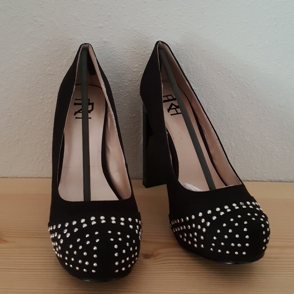 Black studded pump
