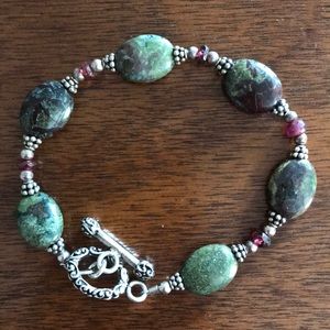 ⭐️Silver and green stone bracelet⭐️