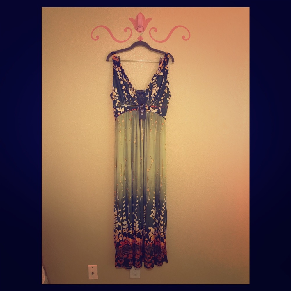 ❌SOLD❌ NWT Woman’s Printed Surplus Maxi Dress