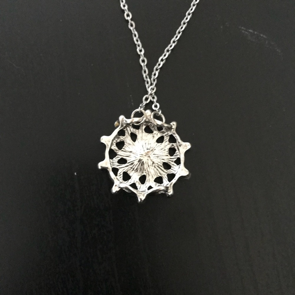 🎉HP🎉 Gorgeous Handmade Necklace - Silver Knot - Picture 3 of 4