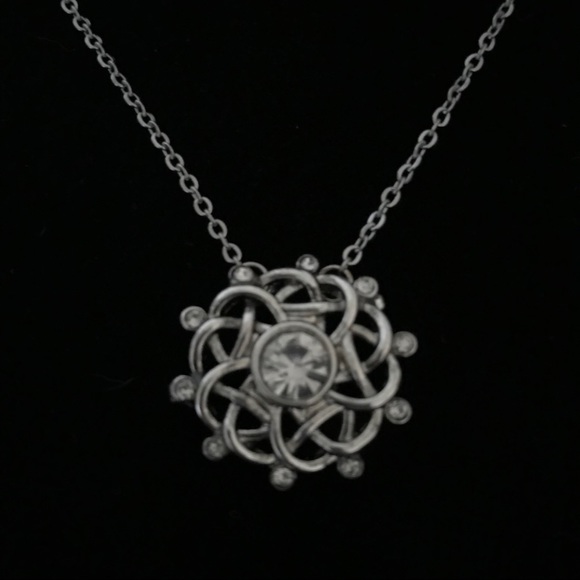 🎉HP🎉 Gorgeous Handmade Necklace - Silver Knot - Picture 2 of 4
