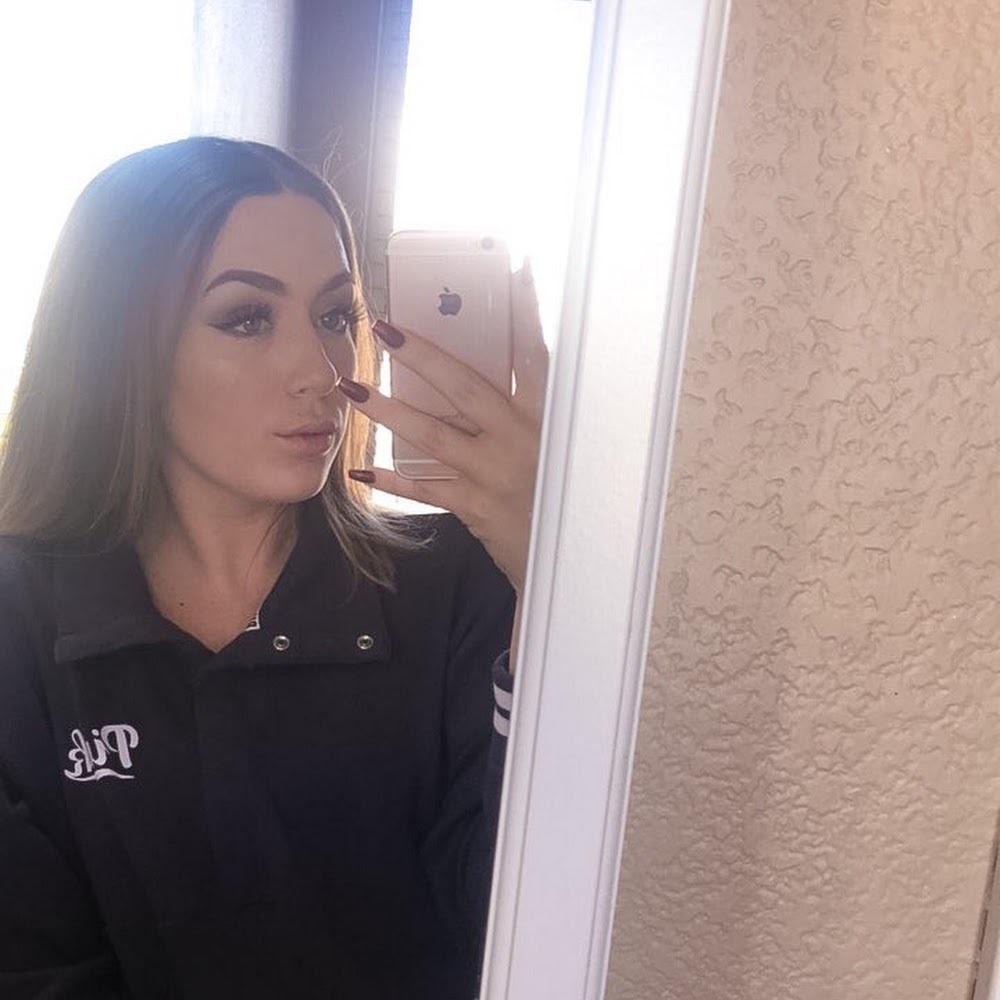 Meet your Posher, Melyzabeth