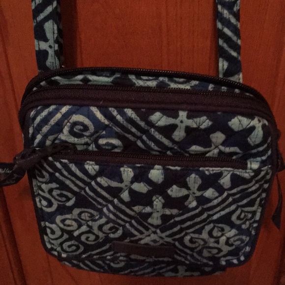 Vera Bradley Cross Body Bag - Picture 3 of 3