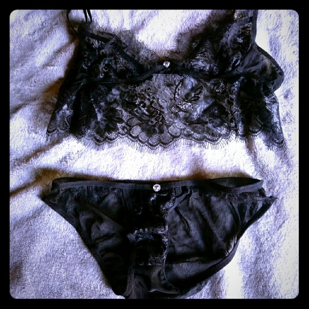 Super sexy lace bralette and panty set