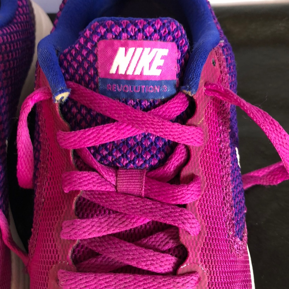 Athletic shoes