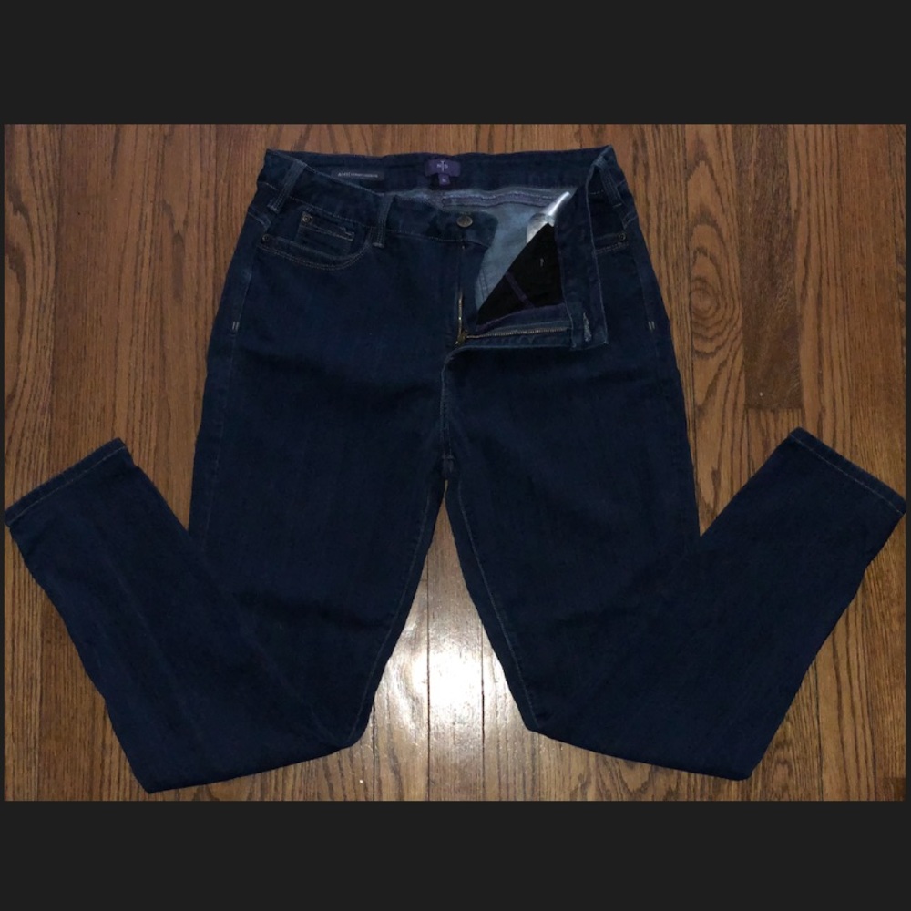 VERY FLATTERING NYDJ skinny stretch denim legging