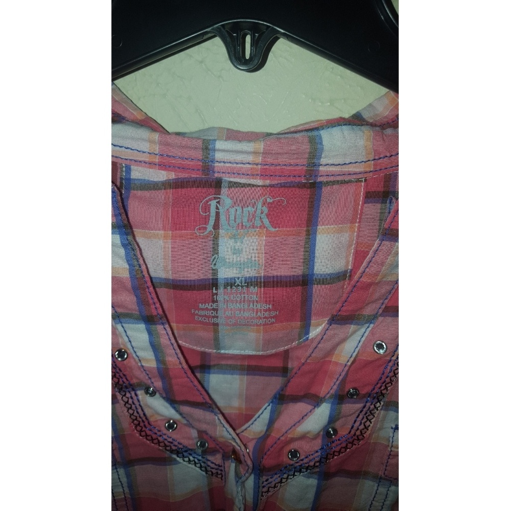 Button down - Picture 3 of 3