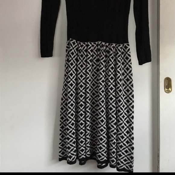 Black and white dress - Picture 3 of 4