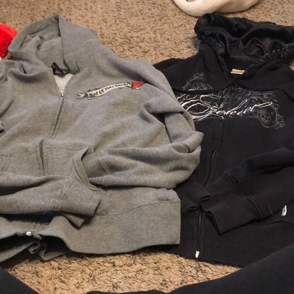 🖤2 hoodies for the price of 1🖤