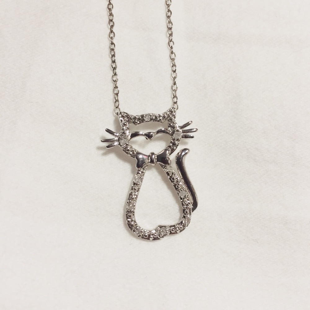 NWOT Adorable silver cat necklace