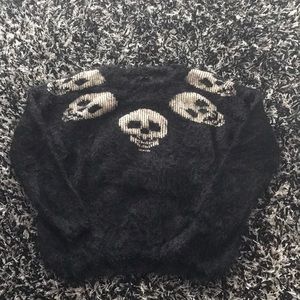 Black and creme fuzzy skull sweater nwot