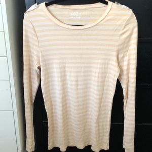 Long sleeve with gold button detail (shoulder)