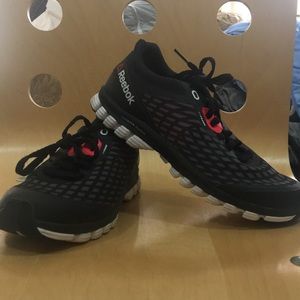 BLACK REEBOK WOMENS TENNIS SHOES SOZE 6.5