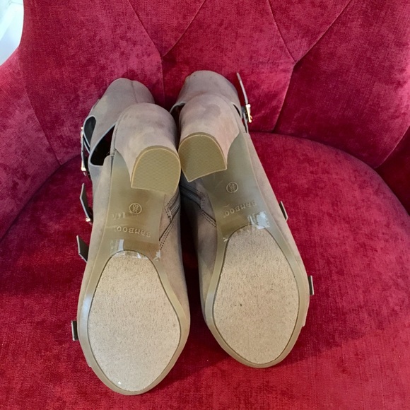 Bamboo New Taupe Buckle Straps Heels - Picture 3 of 5