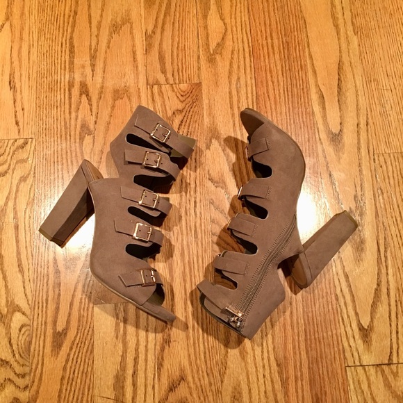 Bamboo New Taupe Buckle Straps Heels - Picture 5 of 5