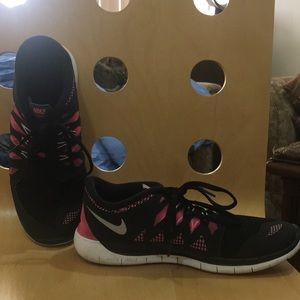 PINK AND BLACK NIKE 5.0 SIZE 7