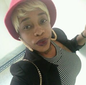 Meet your Posher, Dominique