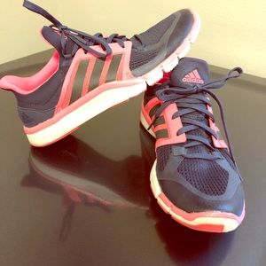 Women’s Adidas Shoes 7.5US