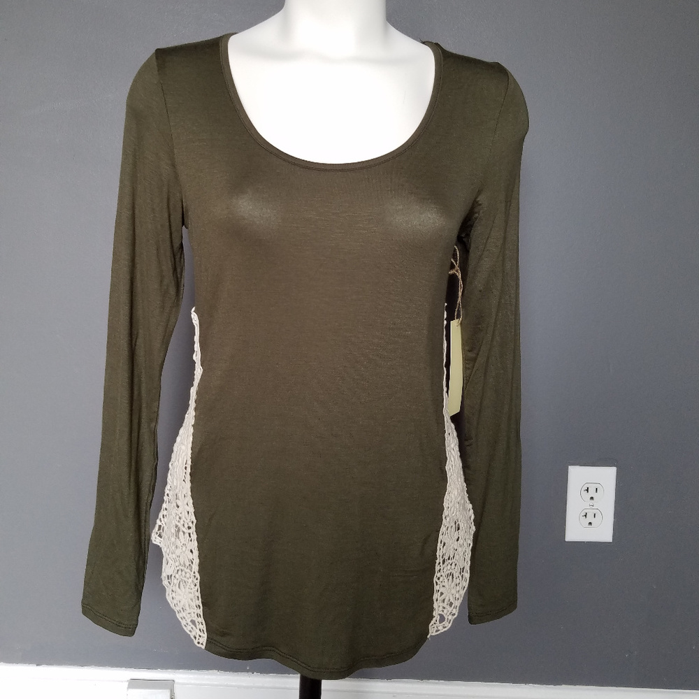 NWT Paper + Tee Long Sleeve Crochet Sides Medium