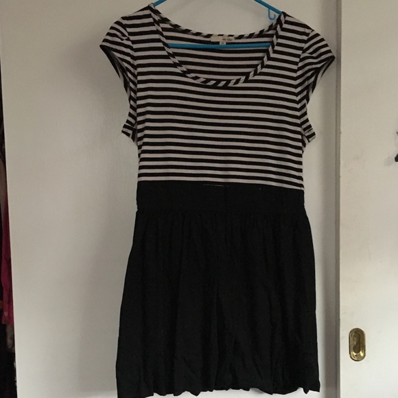 Black and white dress - Picture 2 of 2