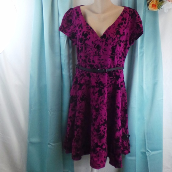 Belted Fit Flare Black Floral V-Neck Dress Pink - Picture 2 of 8