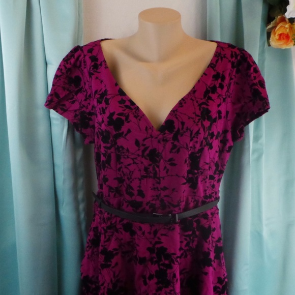 Belted Fit Flare Black Floral V-Neck Dress Pink - Picture 3 of 8