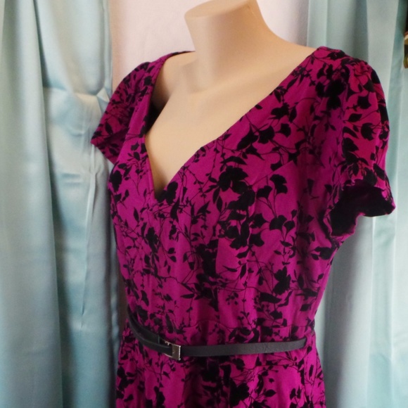 Belted Fit Flare Black Floral V-Neck Dress Pink - Picture 4 of 8
