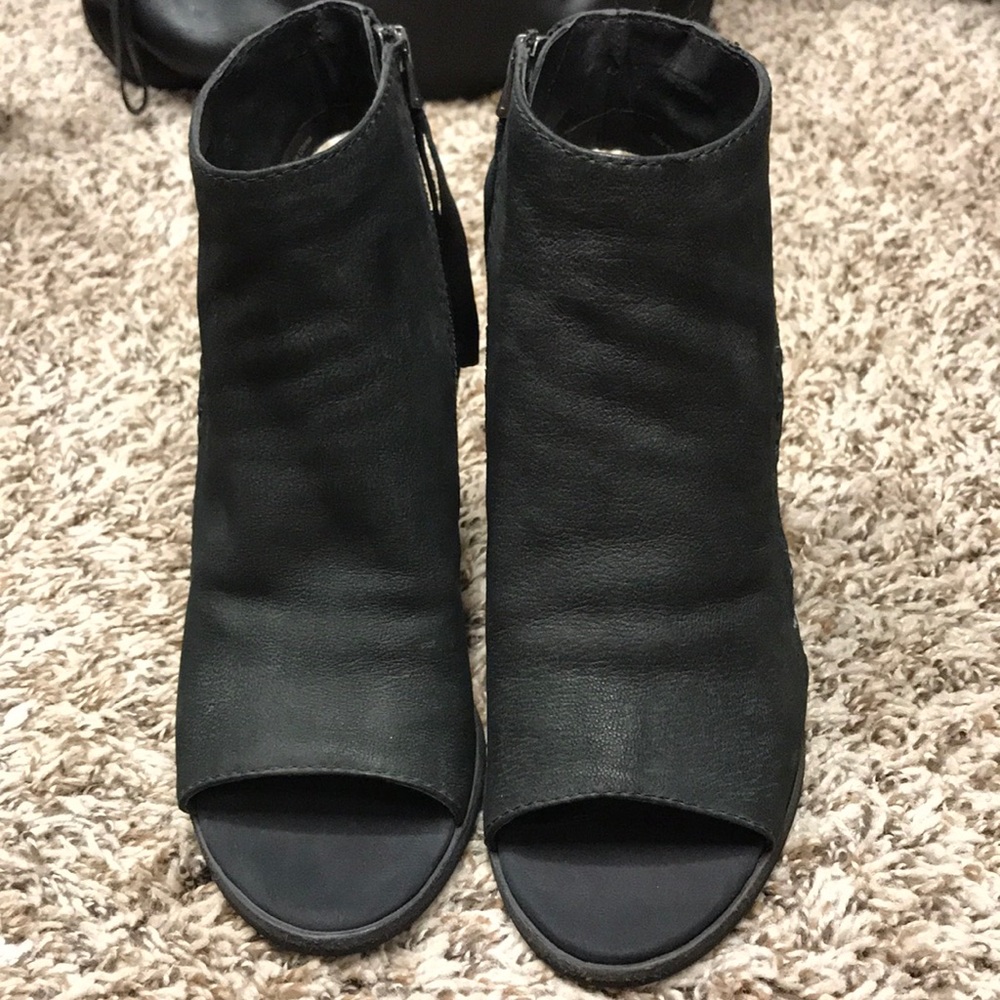 Leather DV booties