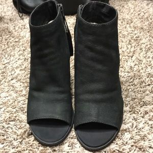 Leather DV booties