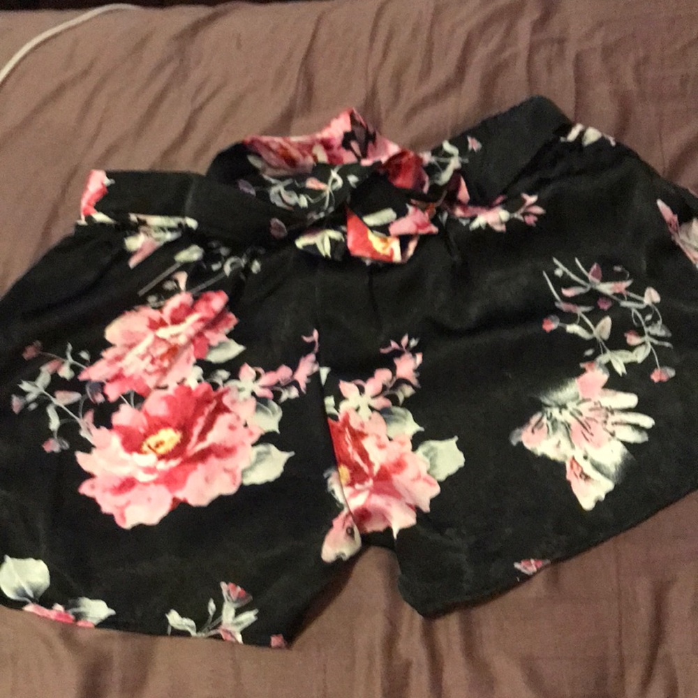 Silk floral shorts with ribbon tie