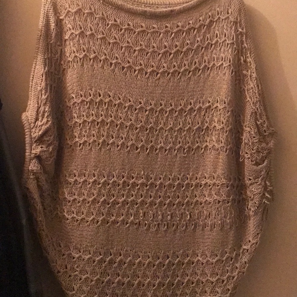 Cute flaunt accessories short sleeve sweater