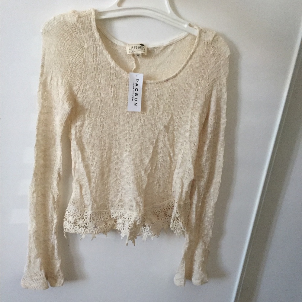 Long bell sleeves crop top with crochet lace