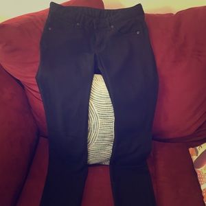 Black narrow leg UNIQLO jeans